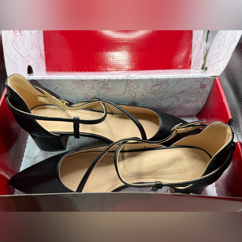 Journee Collection Galvinn heels- 10W in black in box - Picture 2 of 10